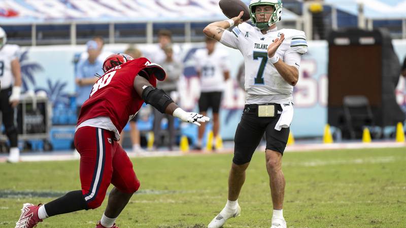 Tulane quarterback Michael Pratt (7) throws the ball under pressure from Florida Atlantic...