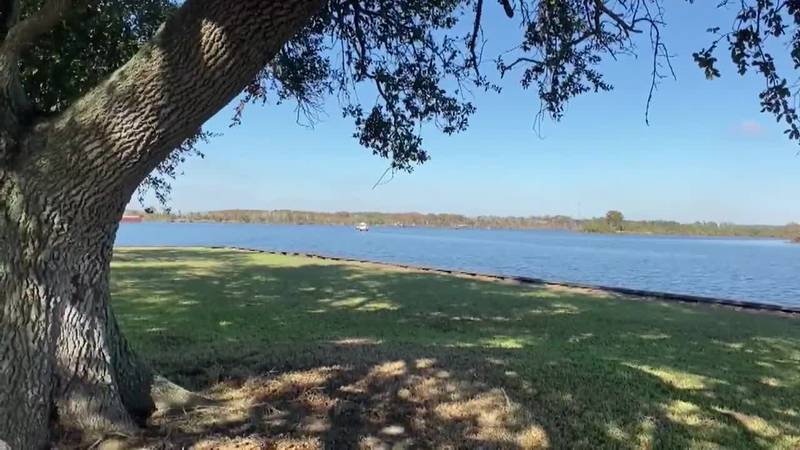 Authorities searching for missing boater near Lake Arthur