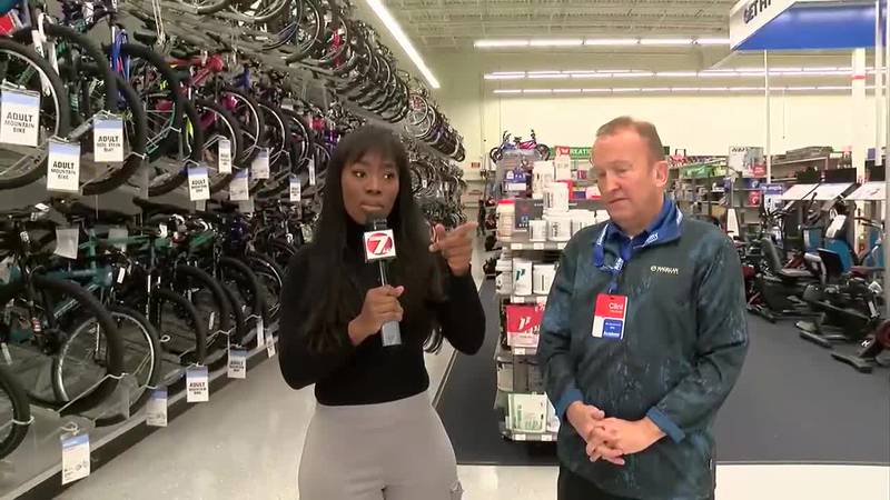 Dick's Sporting Goods kicks off holiday shopping